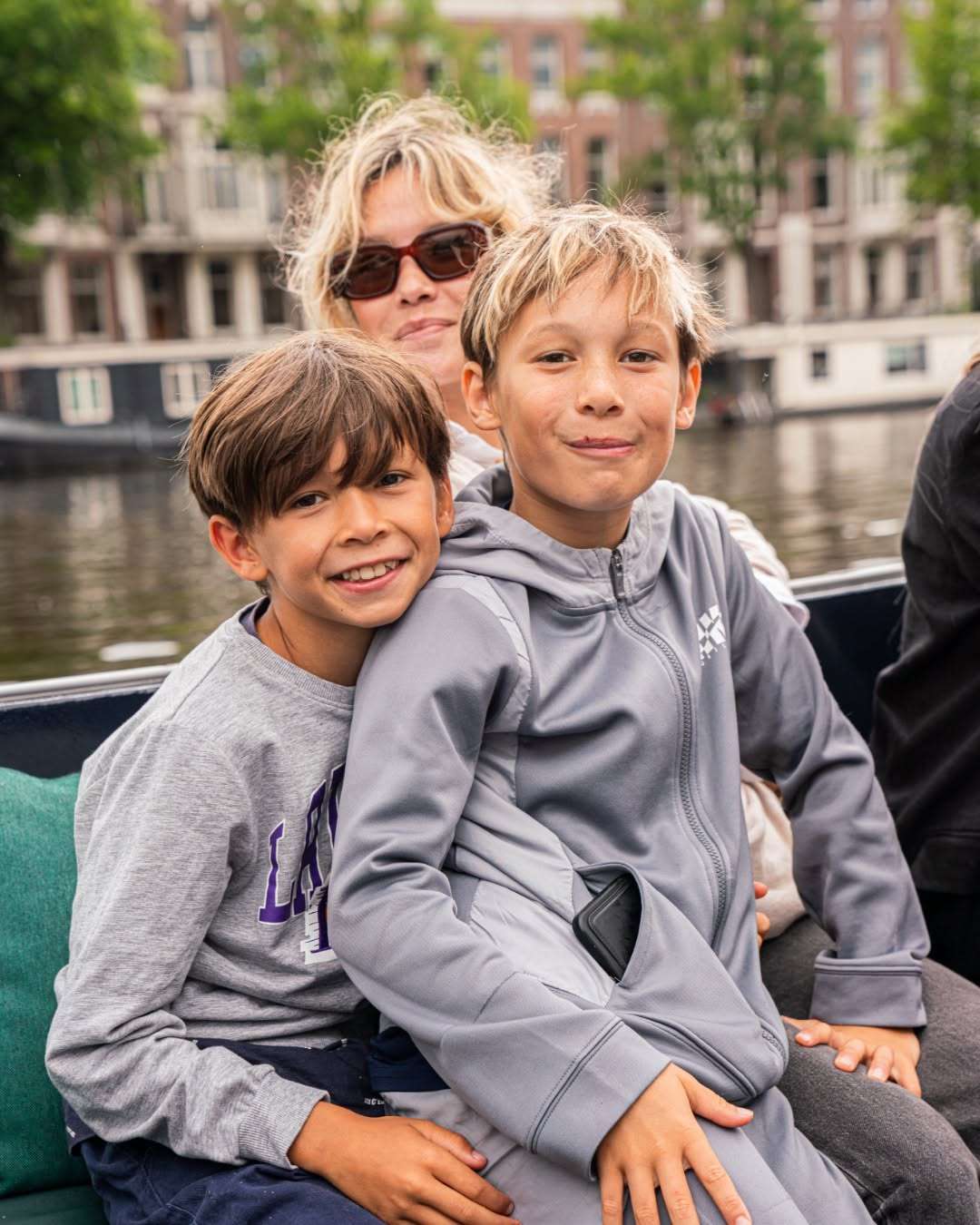 Cruise through Amsterdam with the whole familycrew for just €75,-.