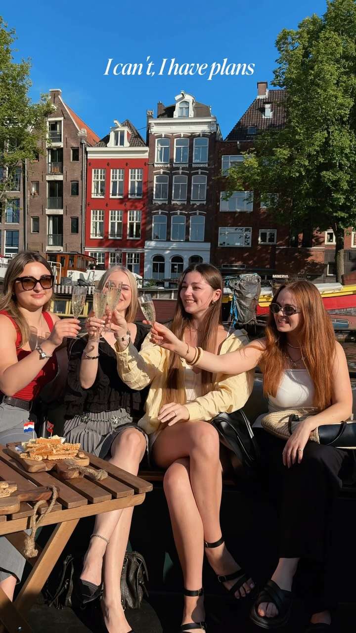 Great time spent on a sunny day on a boat, Amsterdam, community of girls, what could be better?