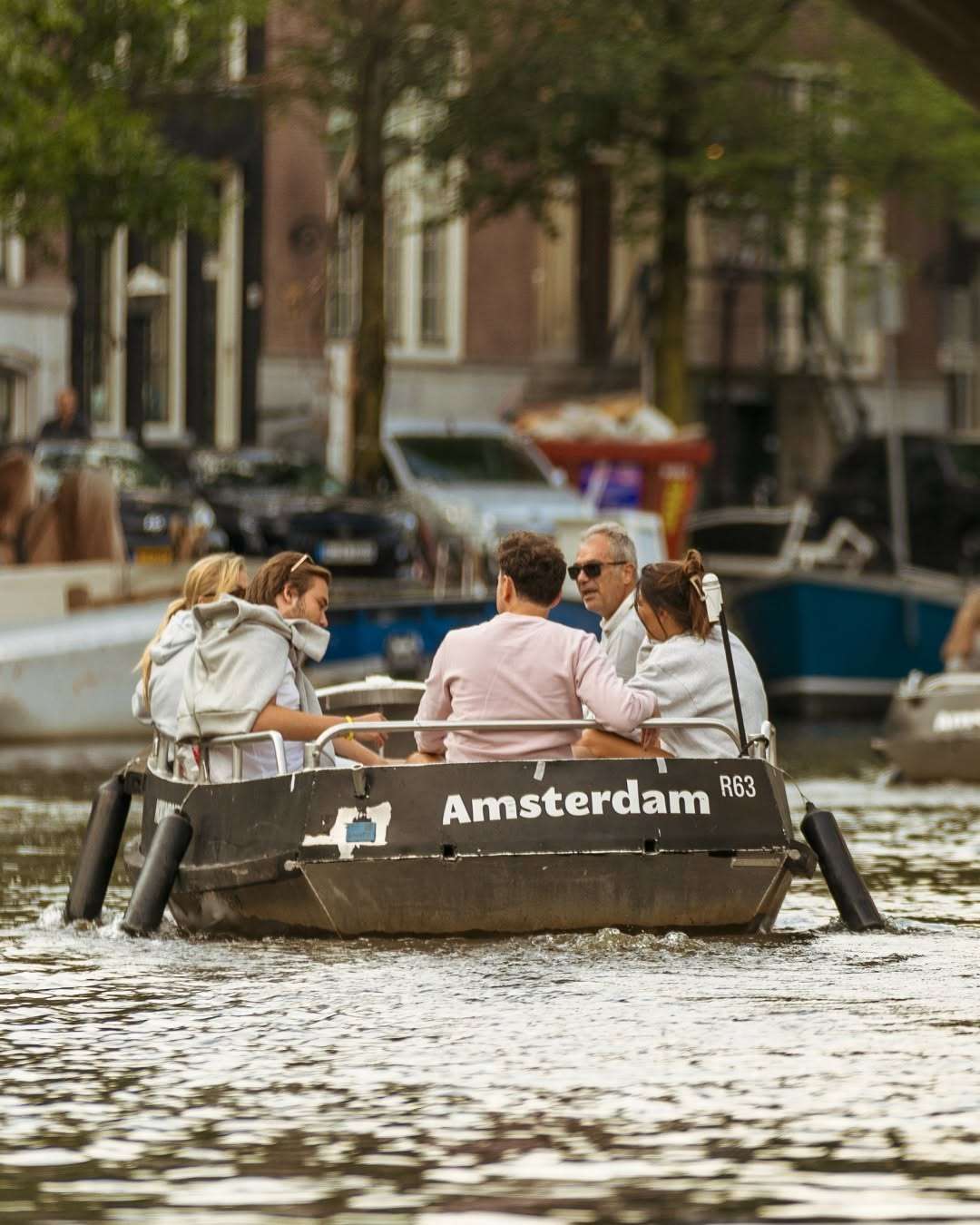 Boat, drinks & besties - that's how we do Amsterdam.