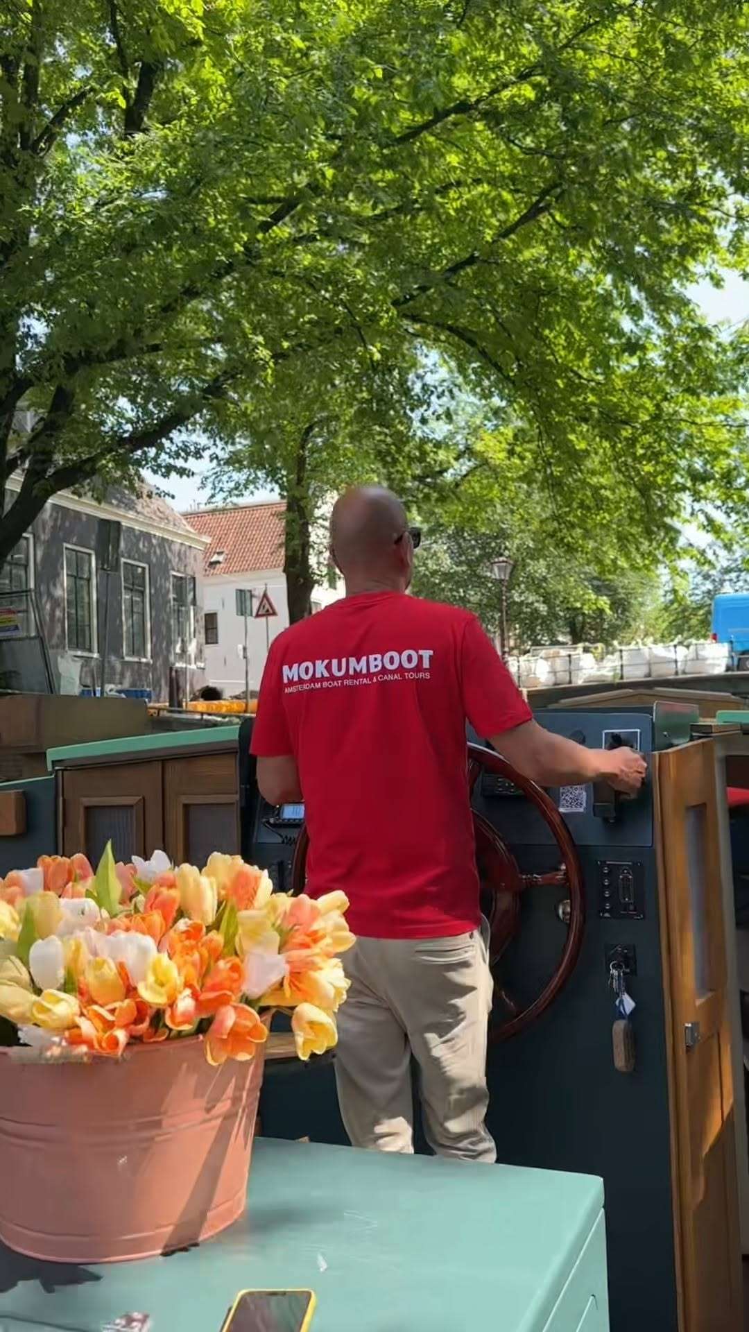 This is what your summer day could look like… if you hop on a Mokumboot canal cruise.