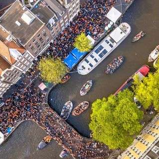 King's Day is around the corner, and there's only one way to celebrate it in royal style: on your own boat with Mokumboot!
