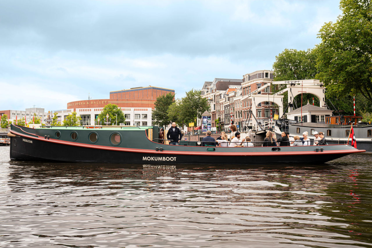 Hop-On Hop-Off boat in Amsterdam