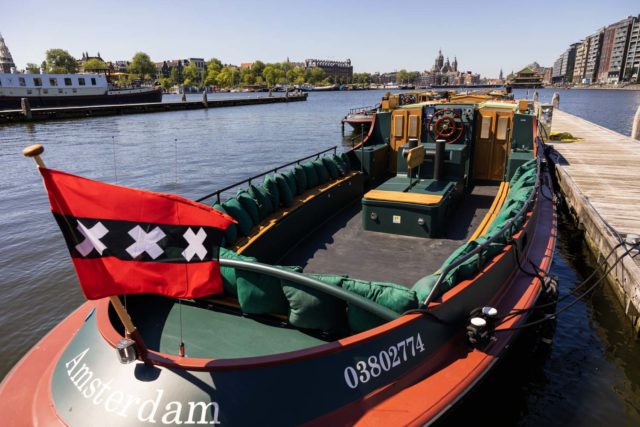 Hop-On Hop-Off, canal cruise in Amsterdam 