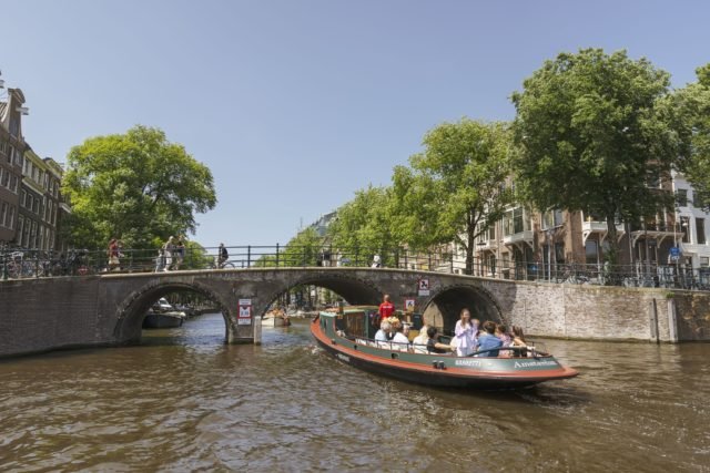 Mokumboot-Schlepper an der Magere Brug