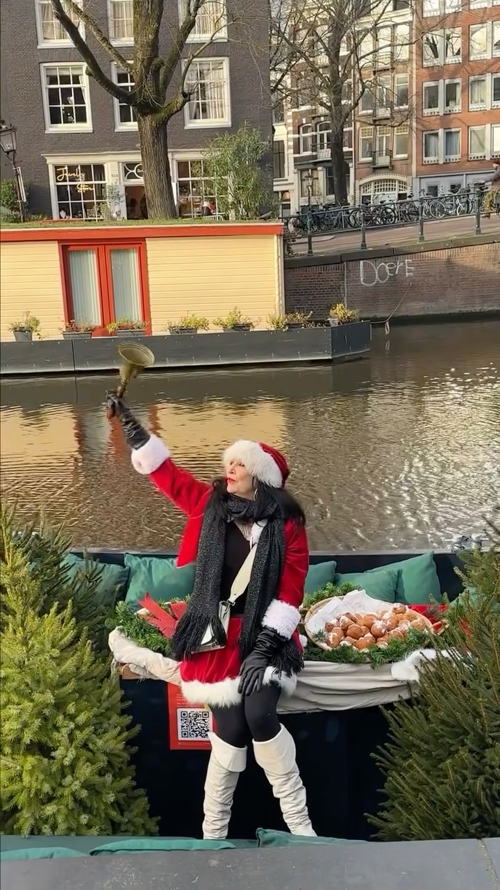 Mokum rule #1: If a Mokumboot shows up with oliebollen, you say yes.