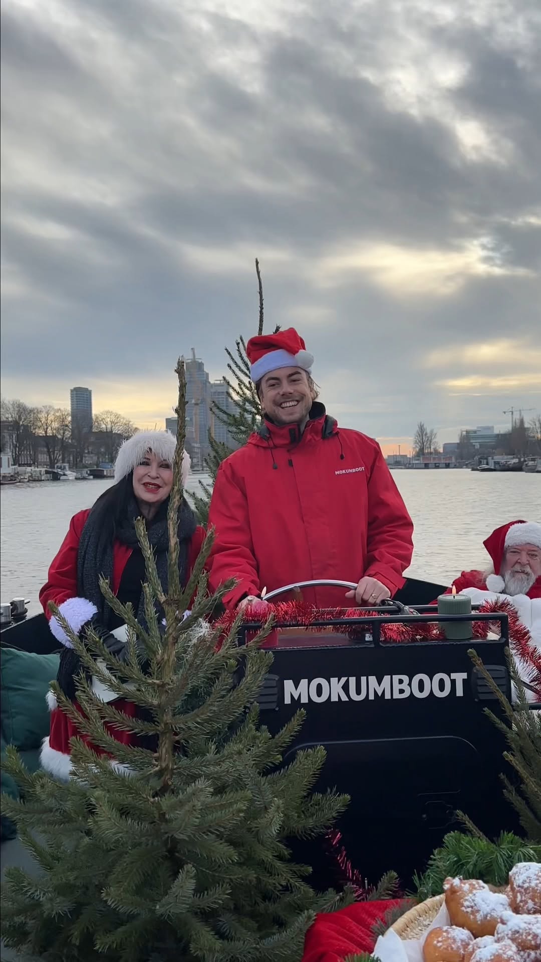 Mokum rule #1: If a Mokumboot shows up with oliebollen, you say yes.